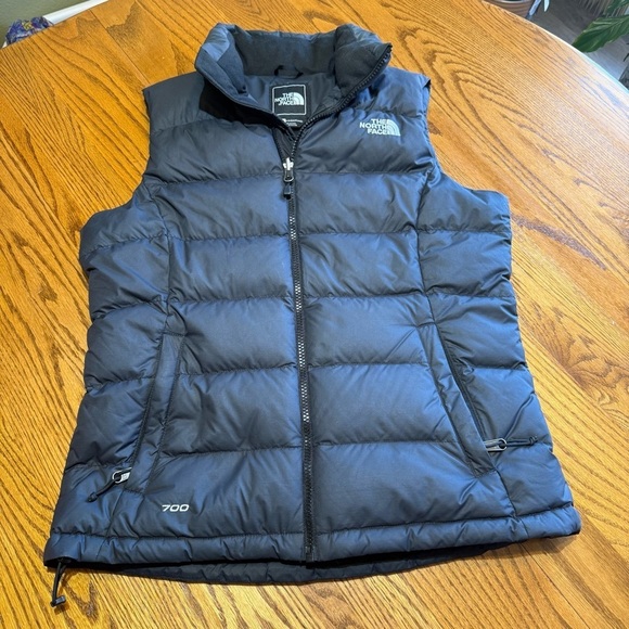 The North Face 700 Series Black Puffer Vest Size Small - Picture 1 of 5